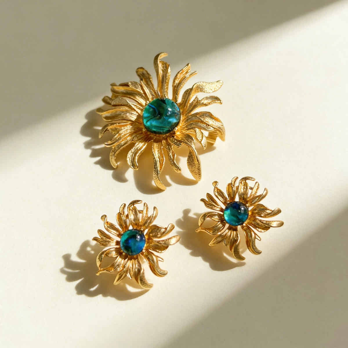 Azure Bloom Brooch - Voisson