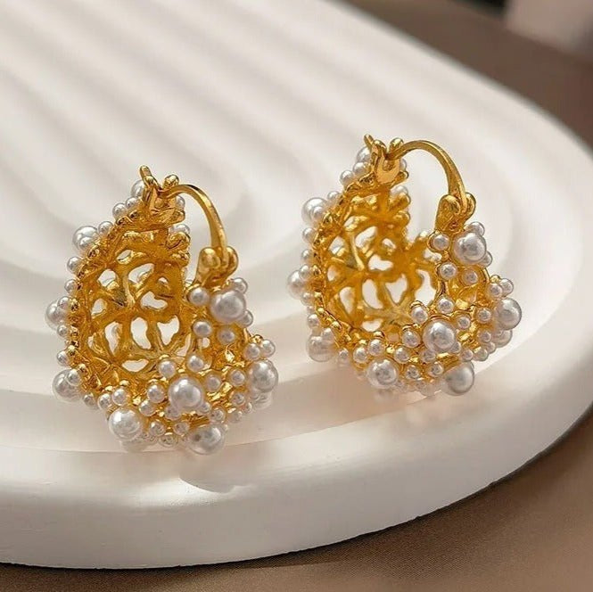 BizarreBloom Pearl Flower Earrings - Voisson