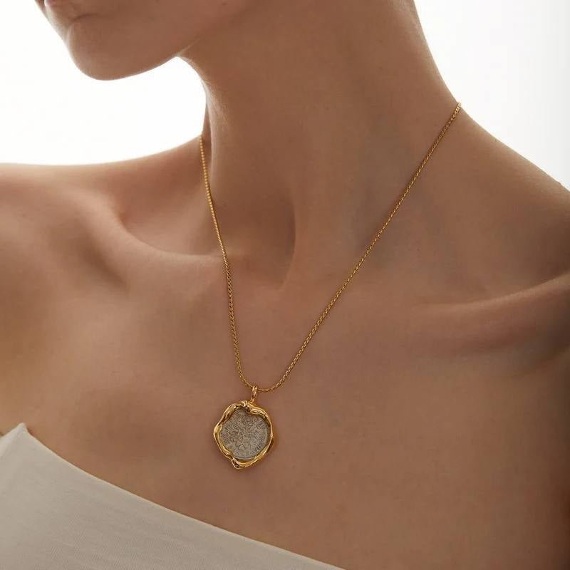 EternalEpoch Vintage Coin Pendant Necklace - Voisson