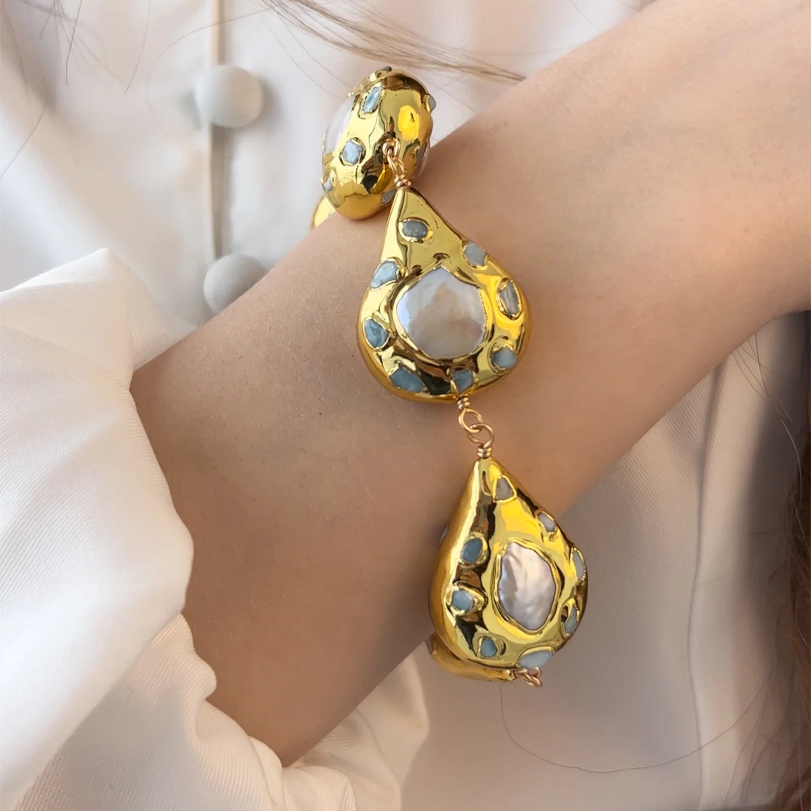 FluxFlicker Pearl Teardrop Bracelet - Voisson