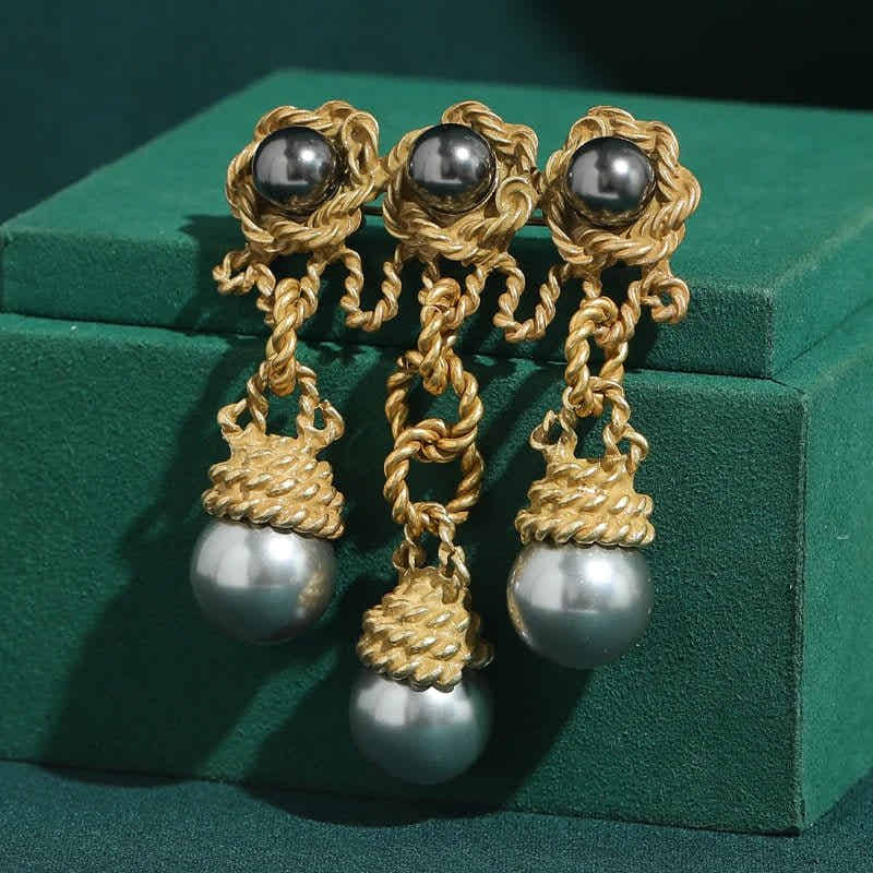 Gilded Knot Pearl Brooch - Voisson