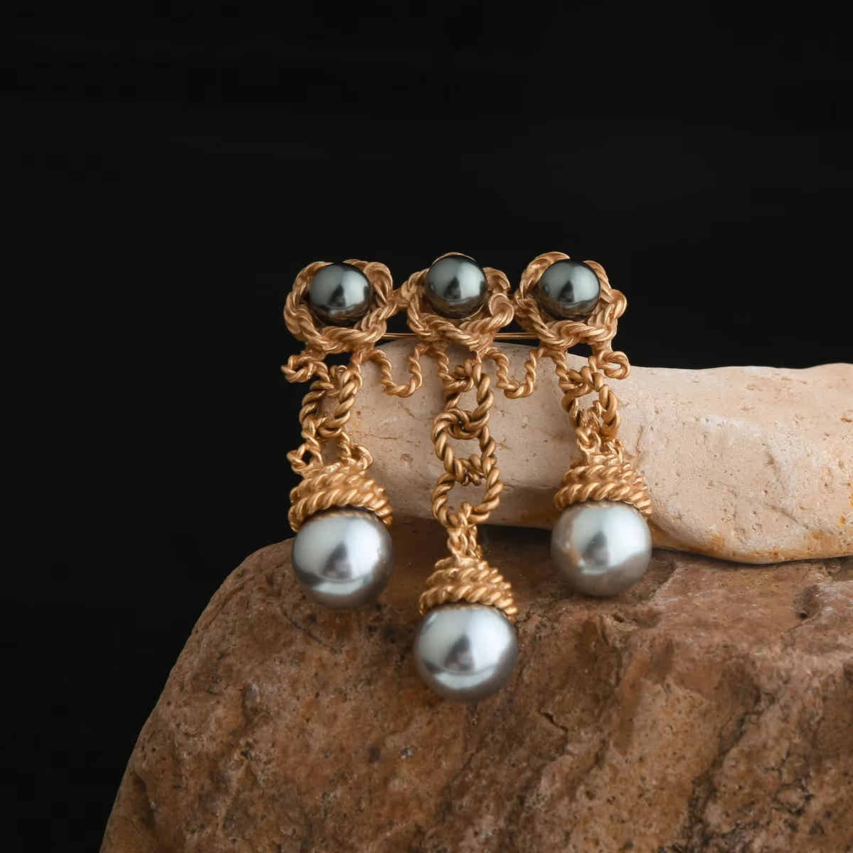 Gilded Knot Pearl Brooch - Voisson