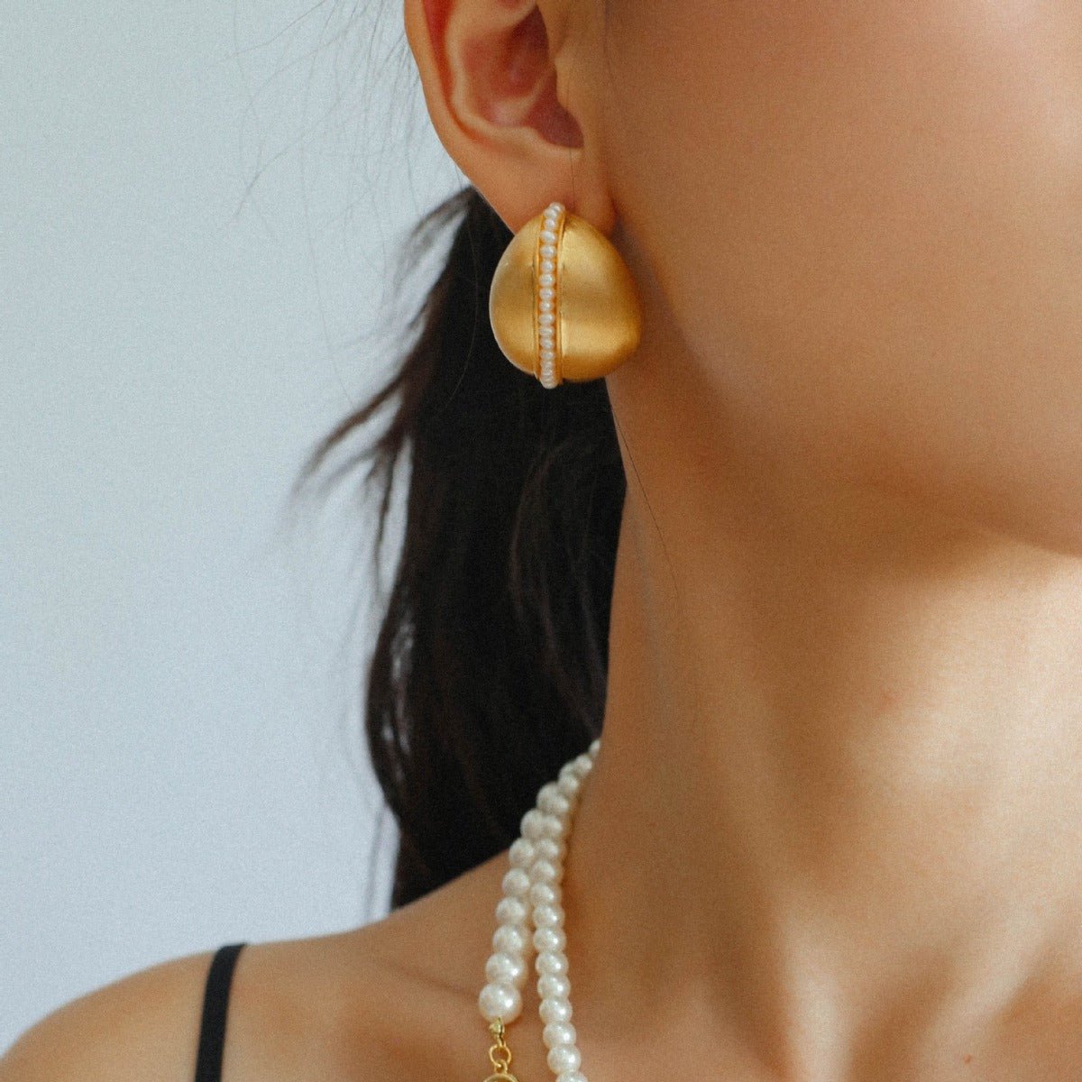 Imperial Divide Pearl Earrings - Voisson