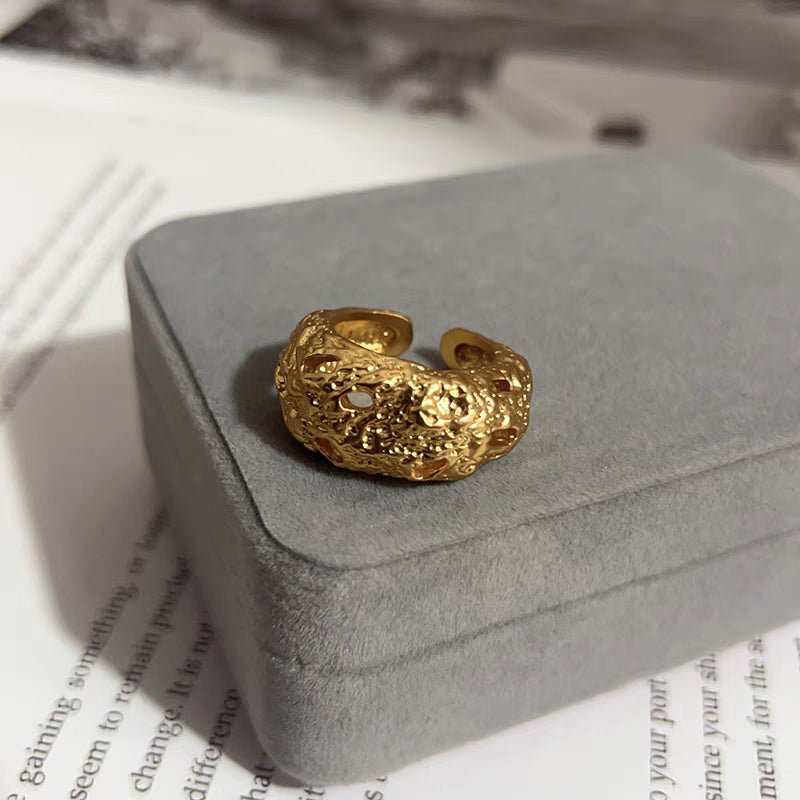 LavaLuxe Crystal Ring - Voisson