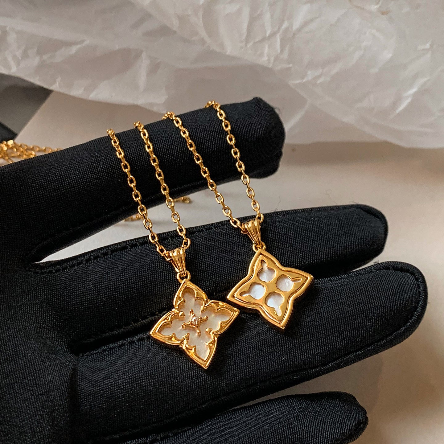 LunaLuck Clover Pendant Necklace - Voisson