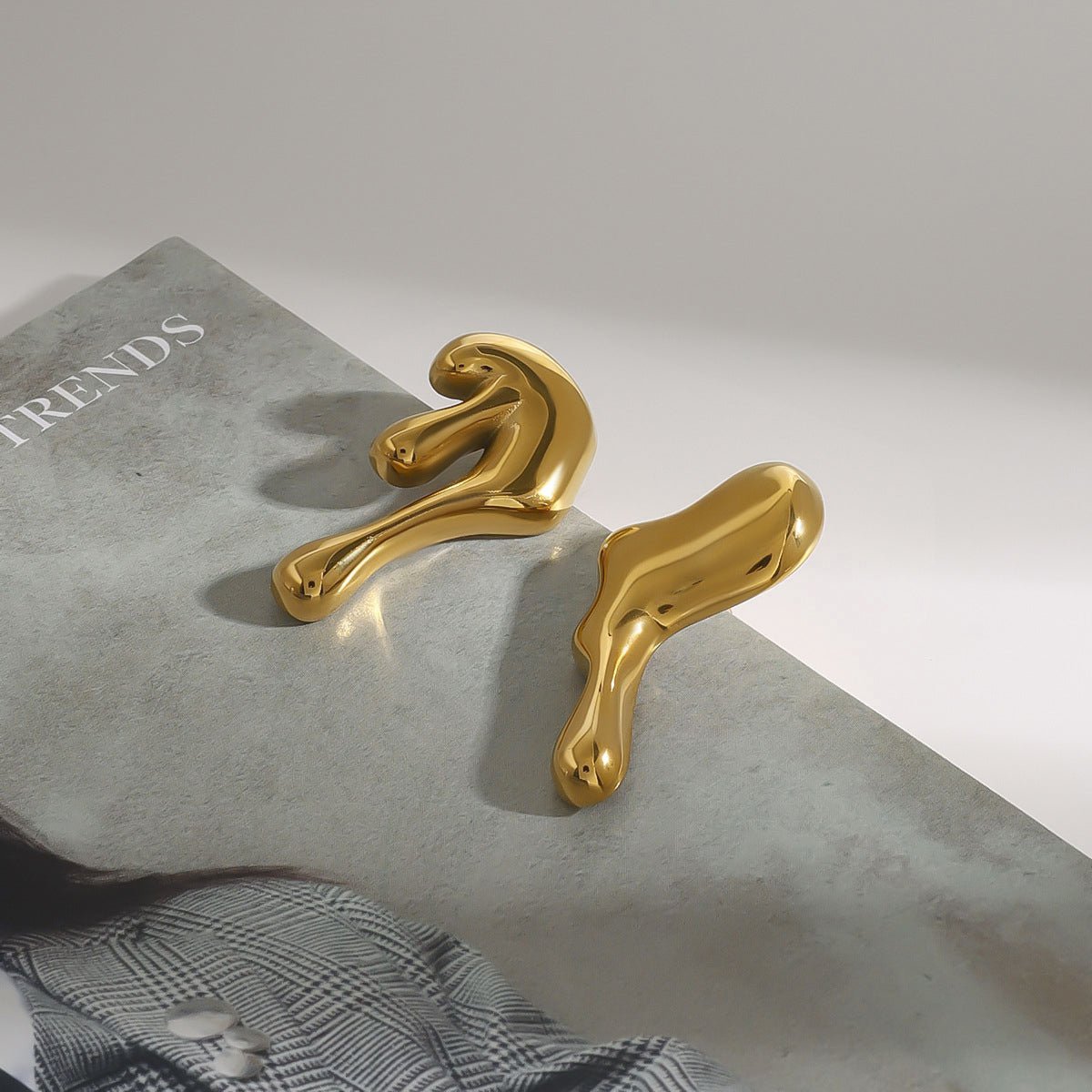 Molten Flow Stud Earrings - Voisson