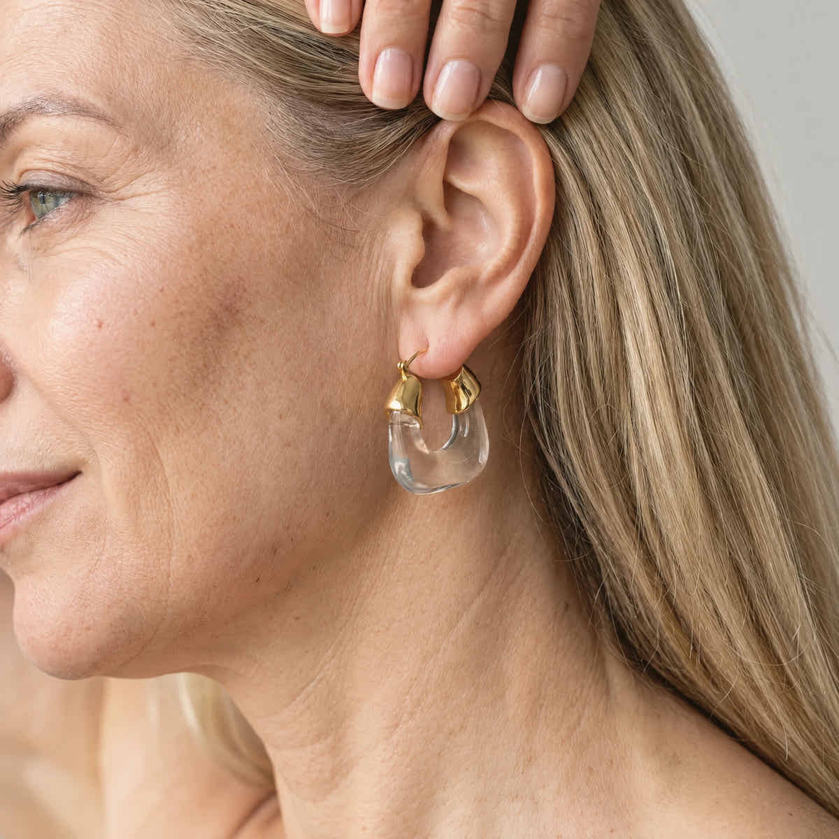 Ombre 18K Gold Resin Clear Hoop Earrings - Voisson