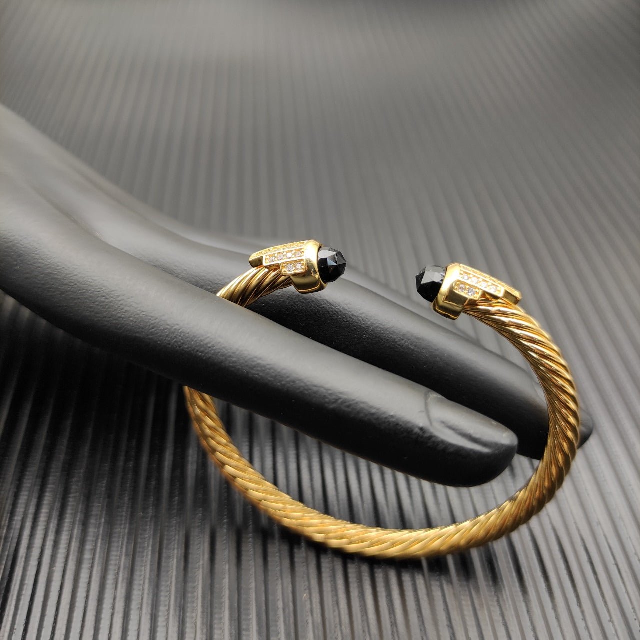 Seraphine Twist Bracelet - Voisson