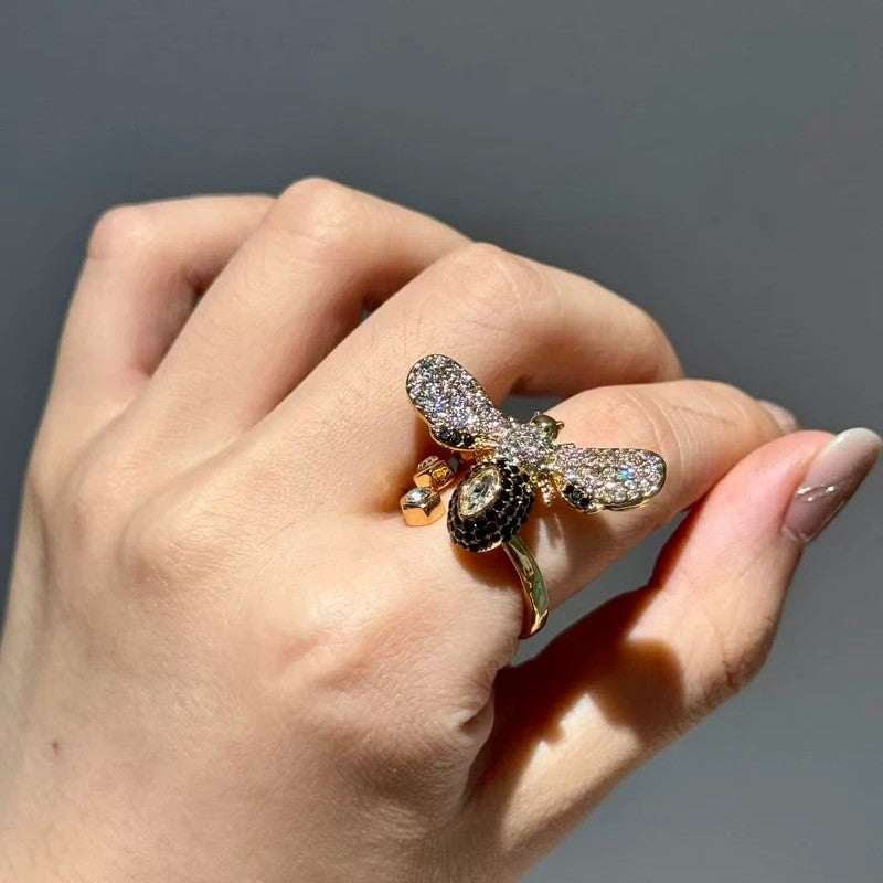 Noir Bee Ring