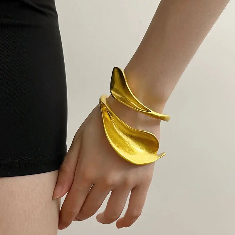 Angely Chunky Leaf Bracelet - Voisson