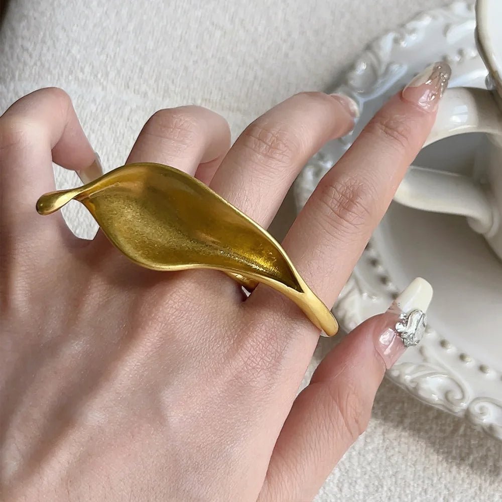 Angely Chunky Leaf Ring - Voisson