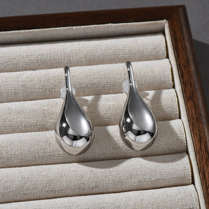 AquaLuxe Drop Earrings - Voisson