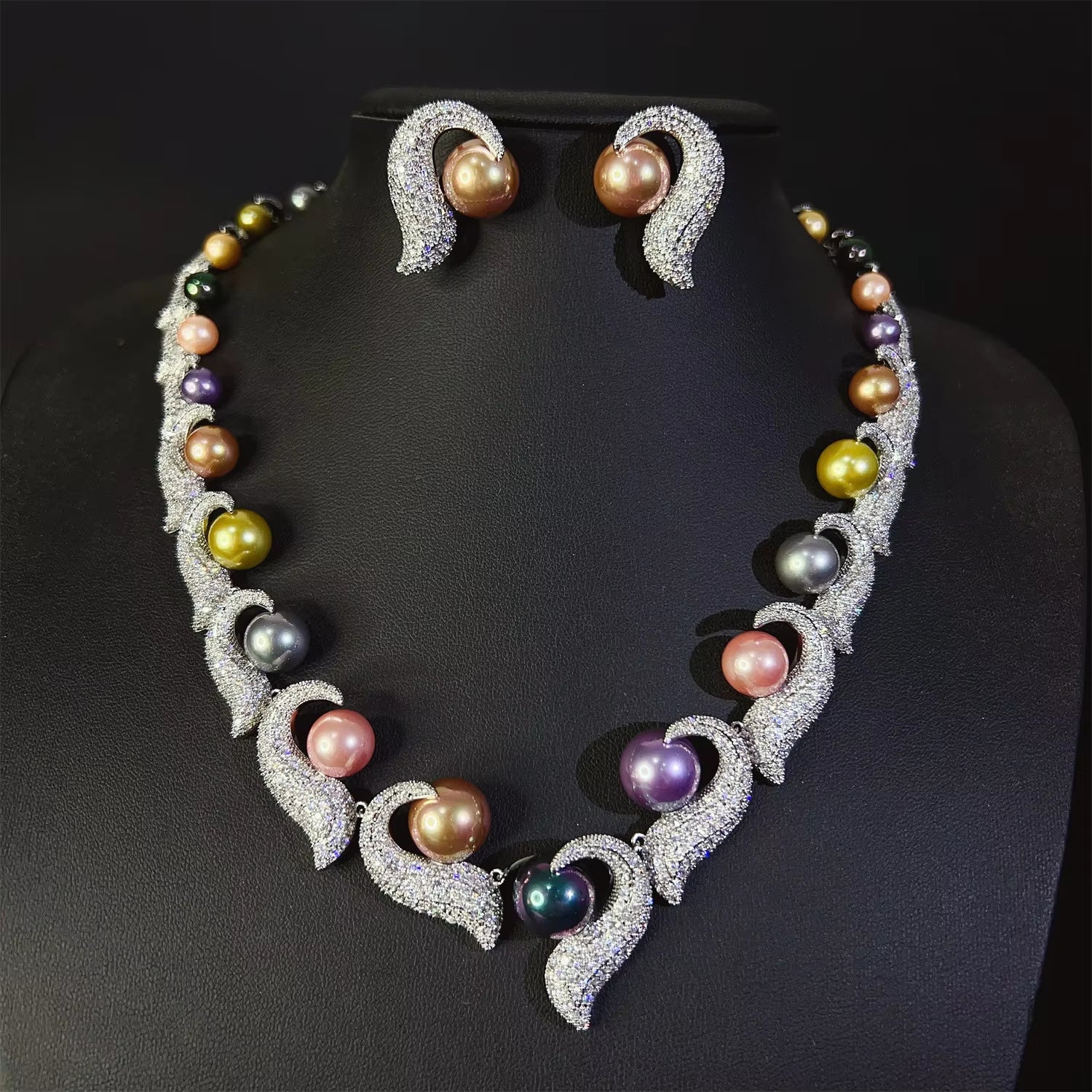 Aurora Pearl Wave Necklace - Voisson
