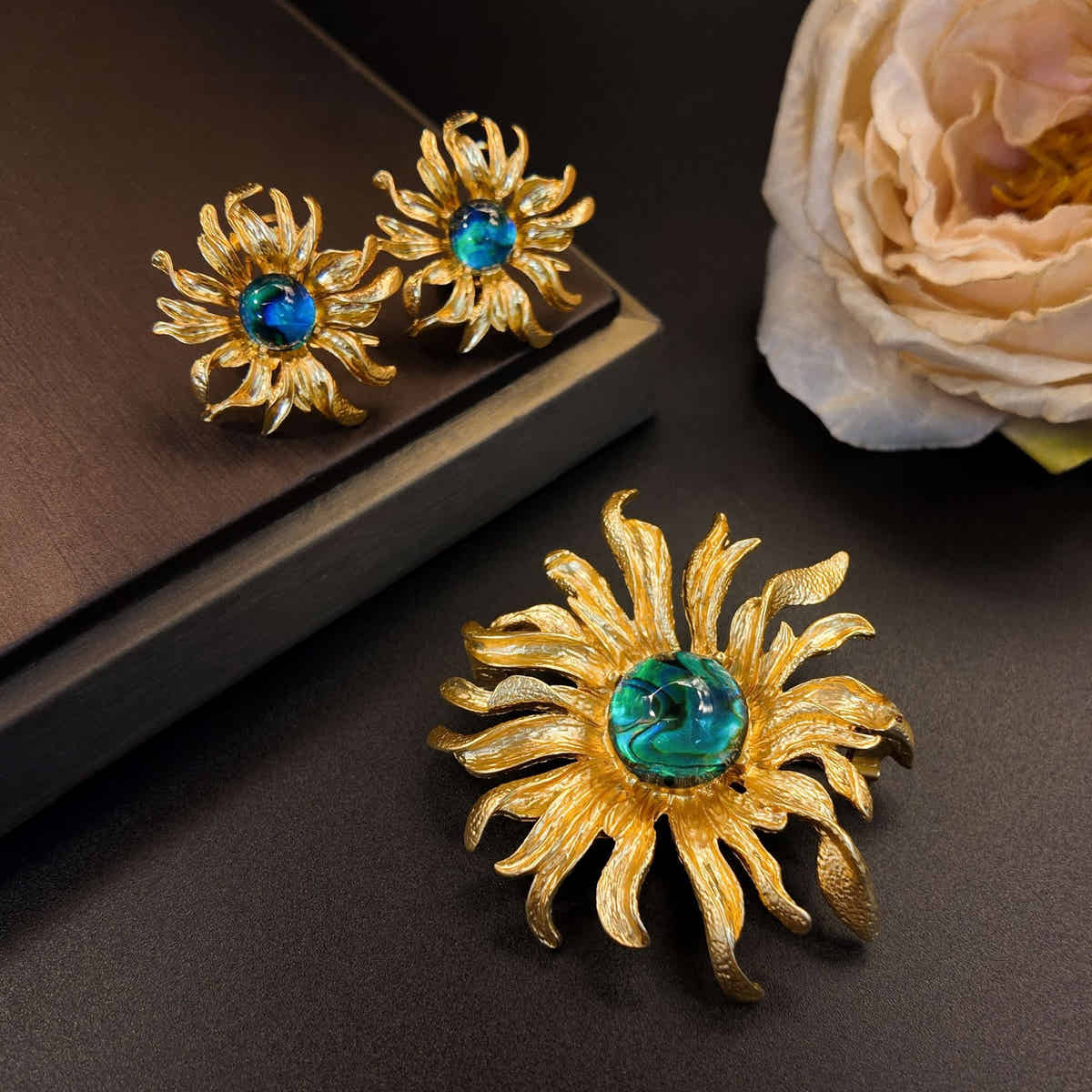 Azure Bloom Brooch - Voisson