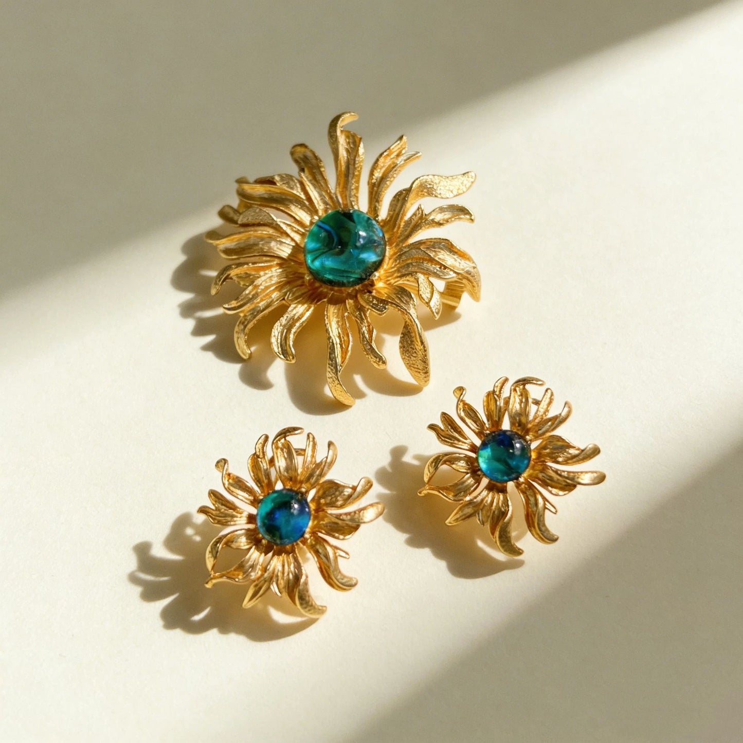 Azure Bloom Brooch - Voisson