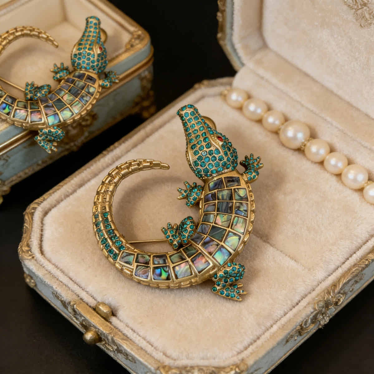 Azure Gecko Brooch - Voisson