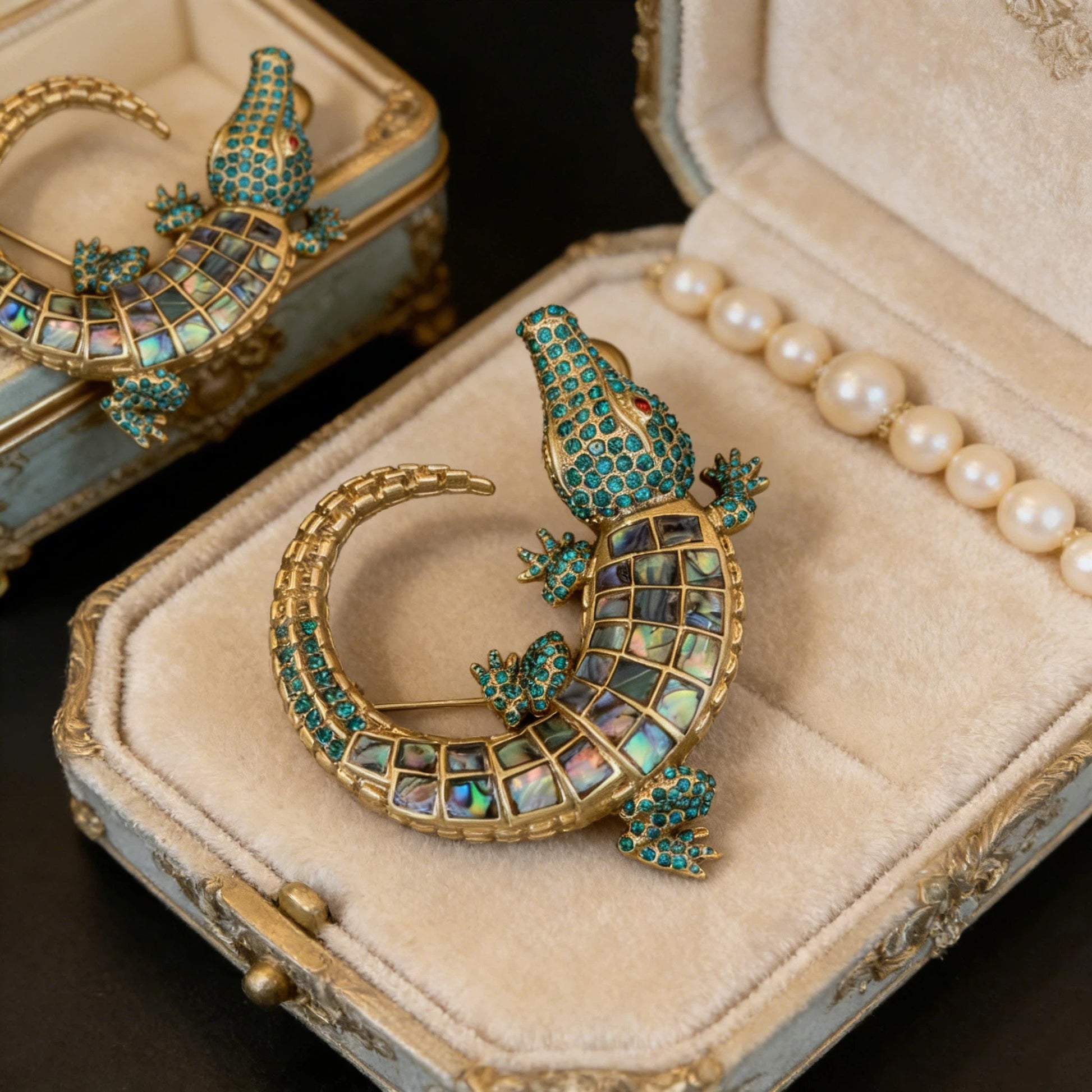 Azure Gecko Brooch - Voisson