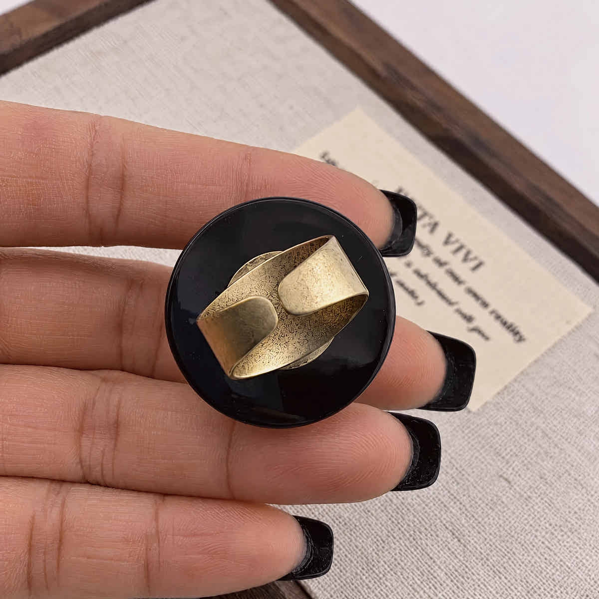 BeeQueen Vintage Natural Agate Ring - Voisson