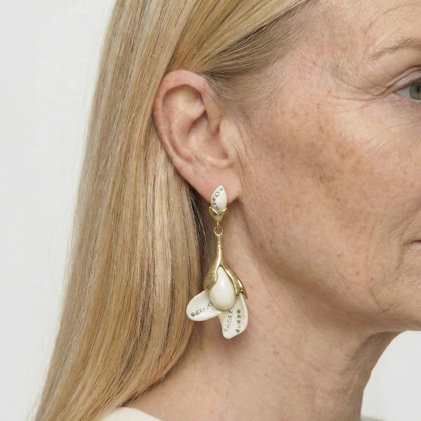 Blooming Magnolia Retro Flower Earrings - Voisson