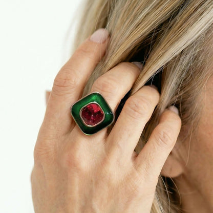 Crimson Noel Elegance Ring - Voisson