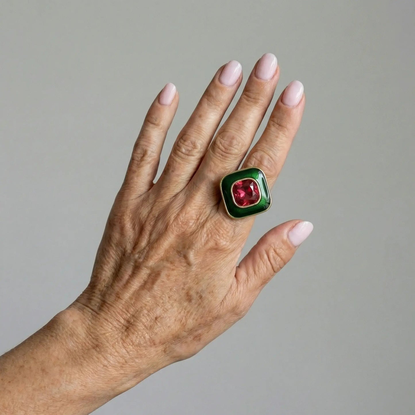Crimson Noel Elegance Ring - Voisson