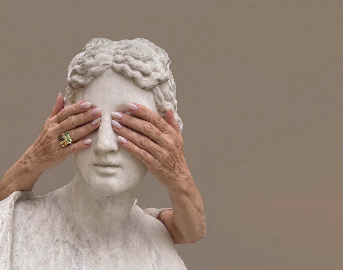 A marble bust and hands wearing the TriTone Mirage Ring