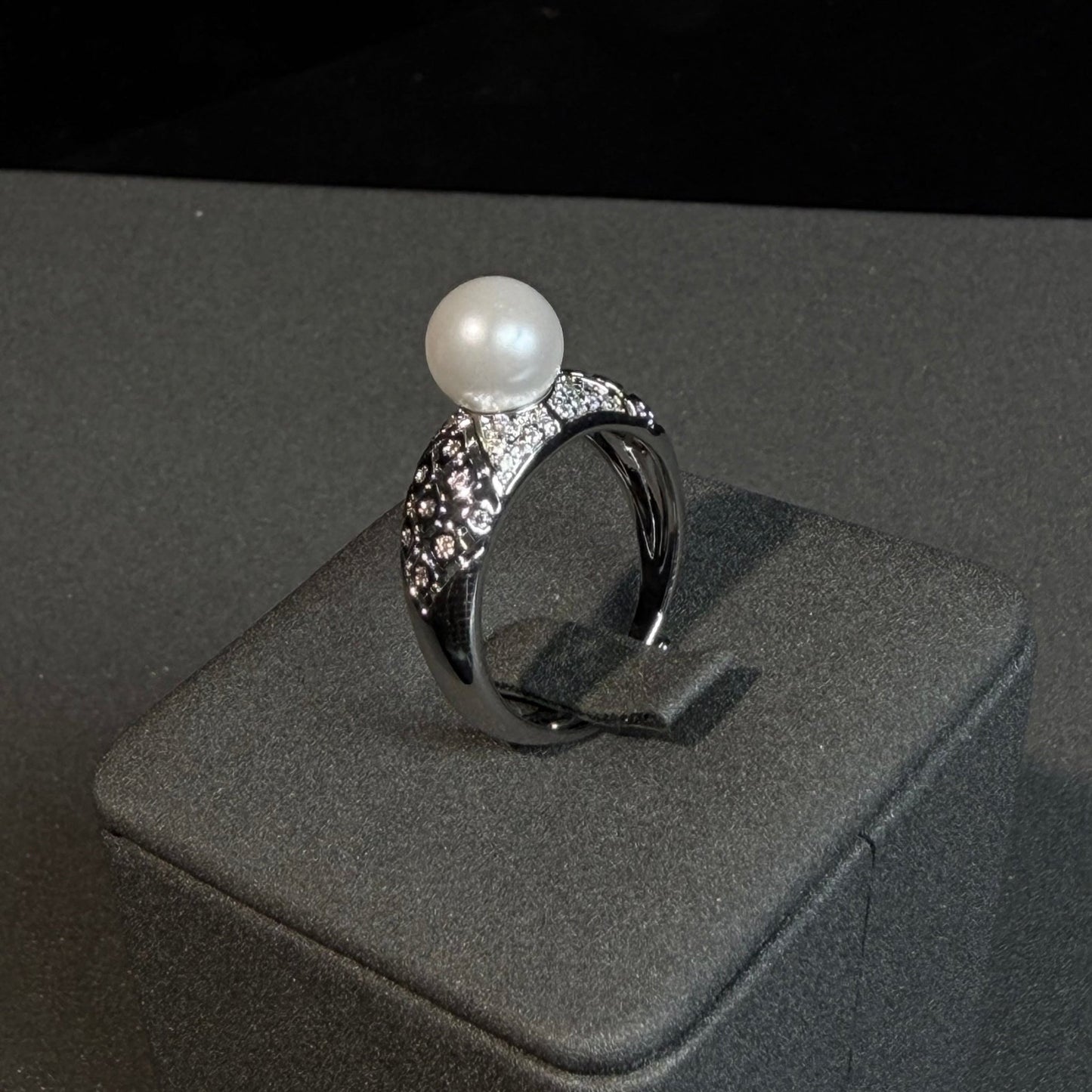 Diamond Waltz Ring - Voisson