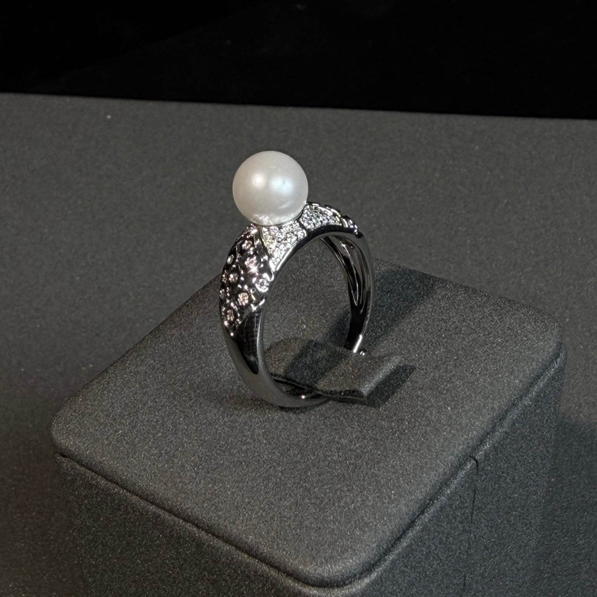 Diamond Waltz Ring - Voisson