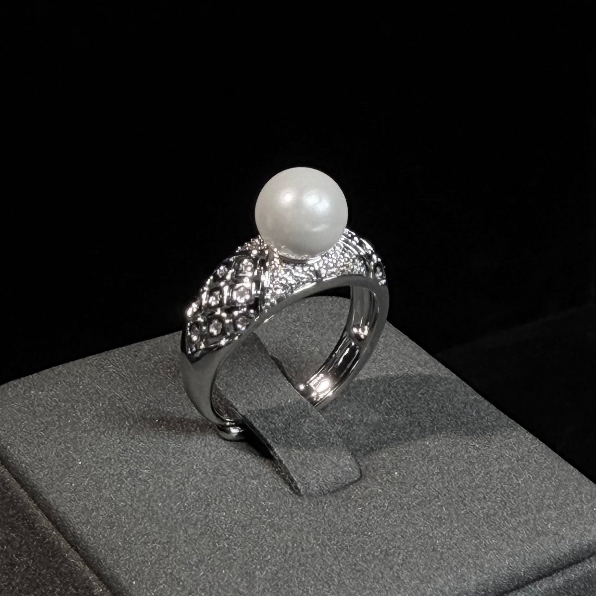 Diamond Waltz Ring - Voisson
