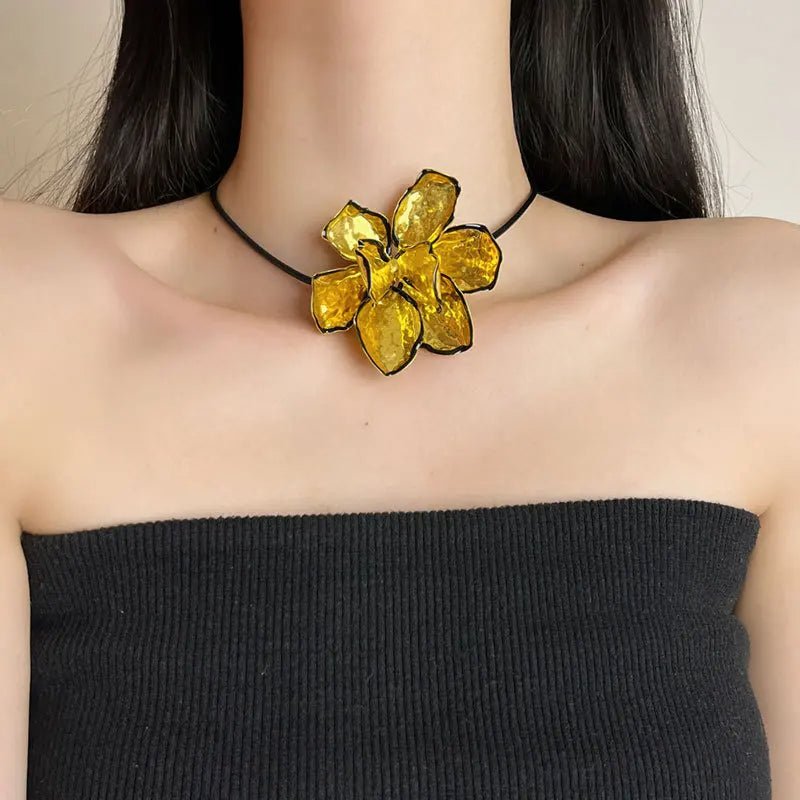 FloraFusion Chunky Flower Necklace - Voisson