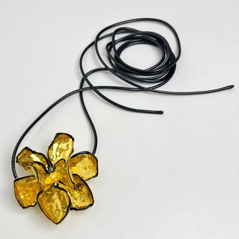 FloraFusion Chunky Flower Necklace - Voisson