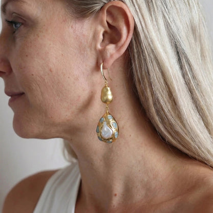 FluxFlicker Pearl Teardrop Earrings - Voisson