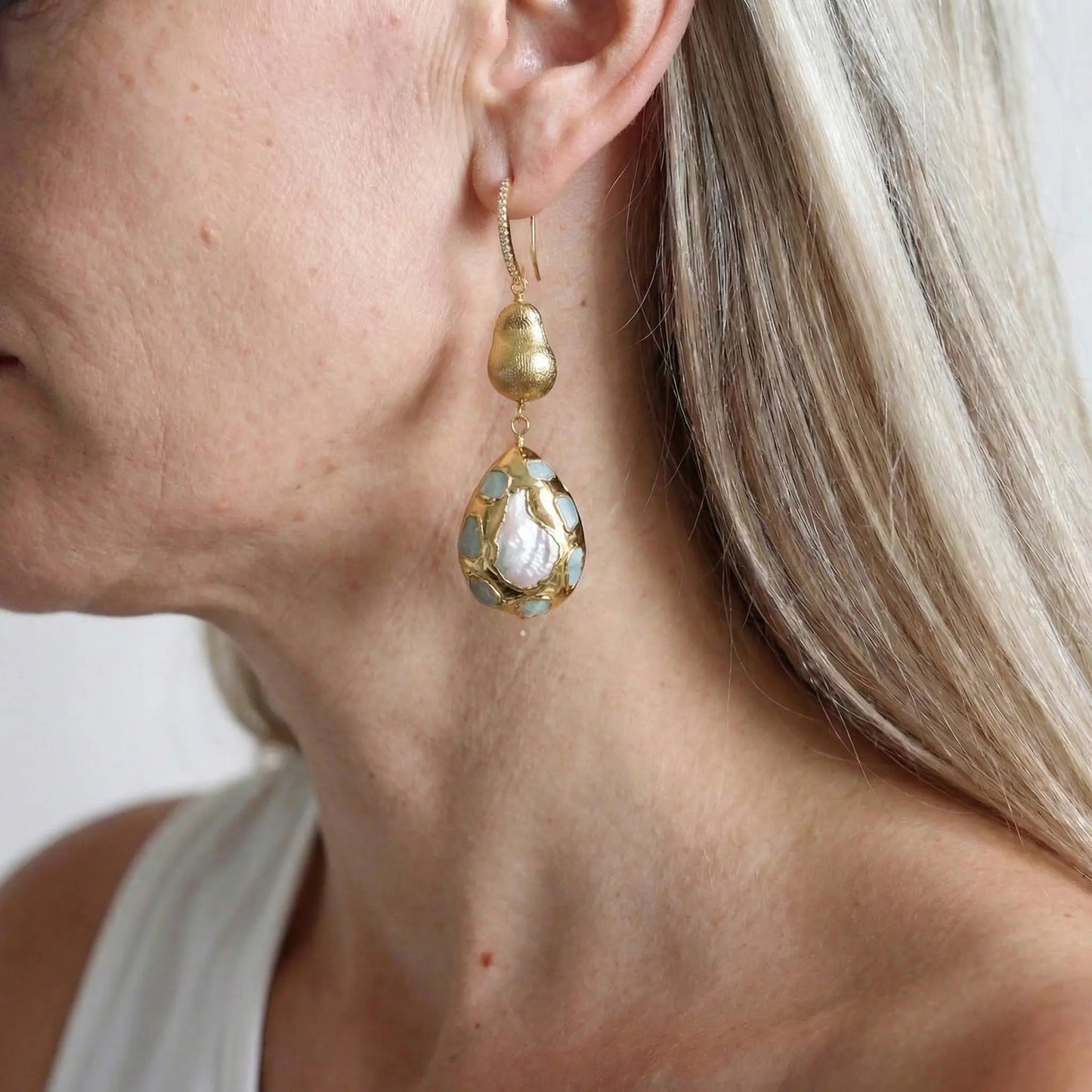 FluxFlicker Pearl Teardrop Earrings - Voisson