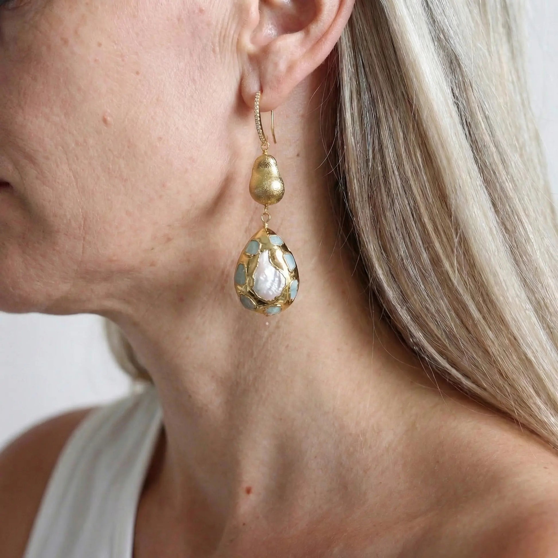 FluxFlicker Pearl Teardrop Earrings - Voisson