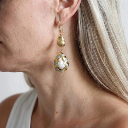 FluxFlicker Pearl Teardrop Earrings - Voisson