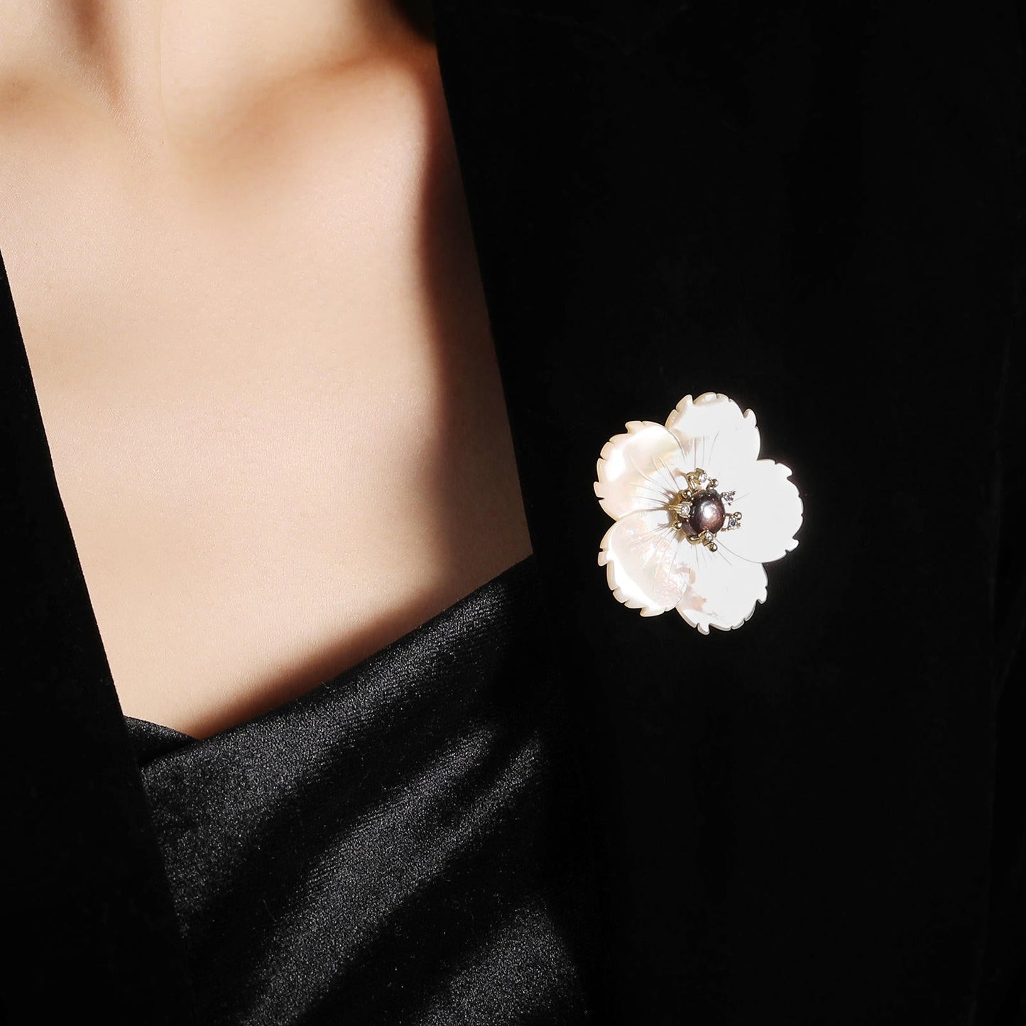 Frosted Blossom Brooch - Voisson