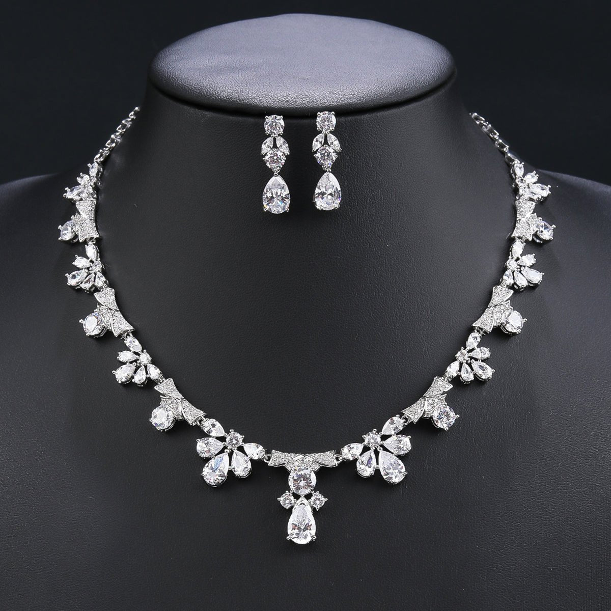 Garden Gala Earrings - Voisson