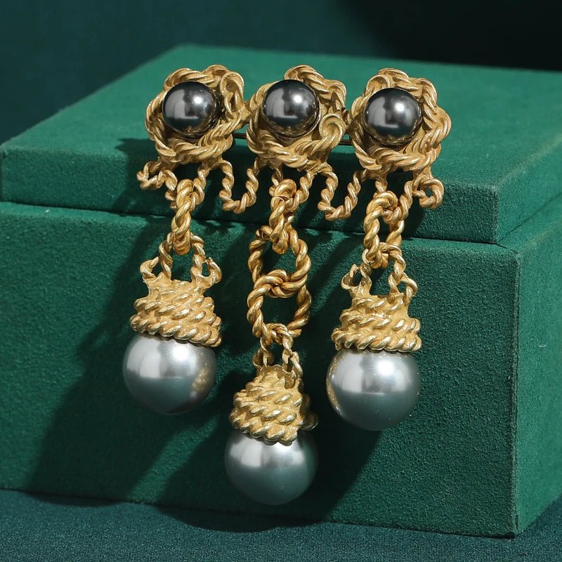 Gilded Knot Pearl Brooch - Voisson