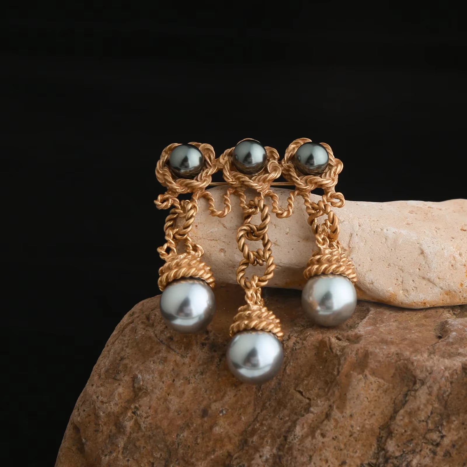 Gilded Knot Pearl Brooch - Voisson