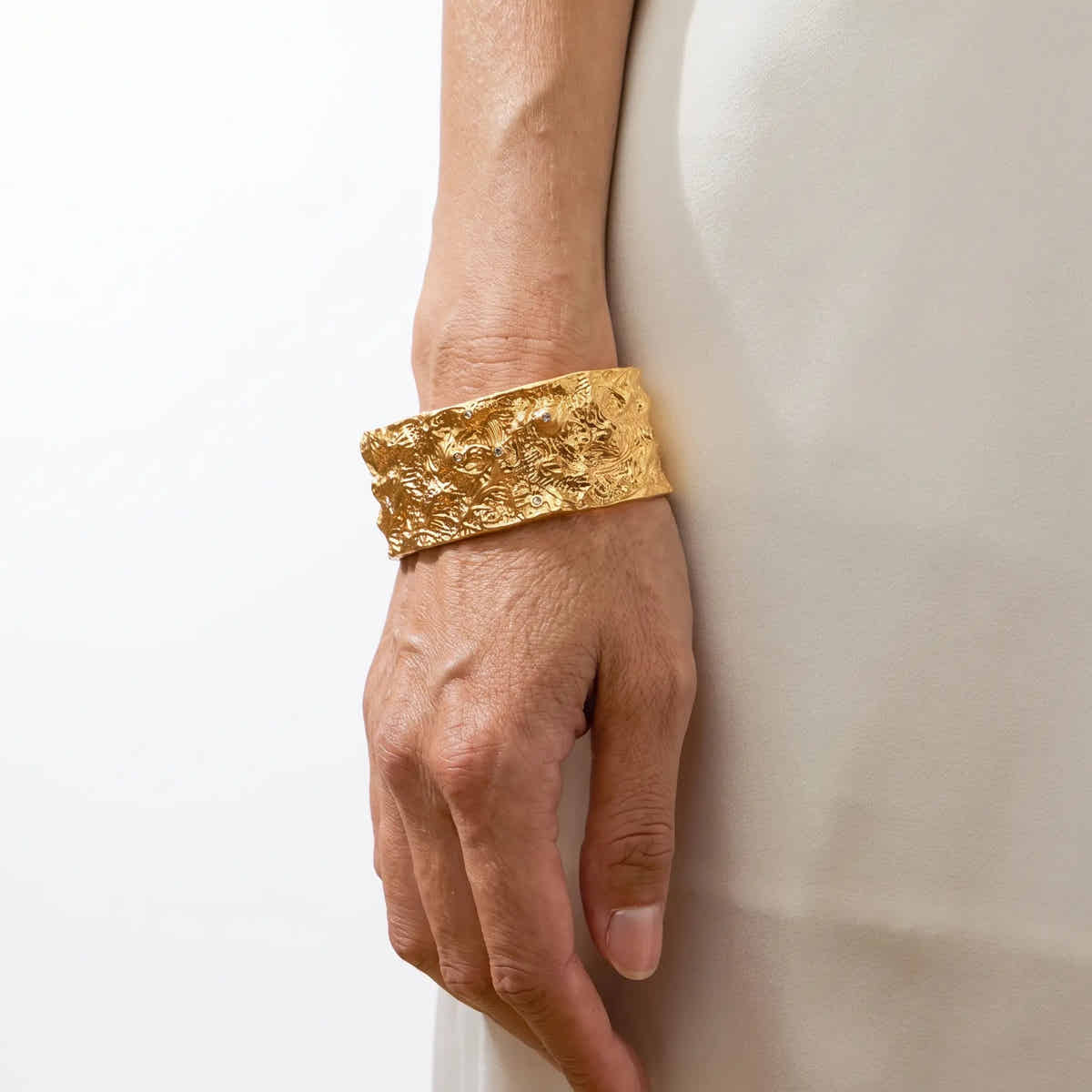 Golden Baroque Cuff - Voisson