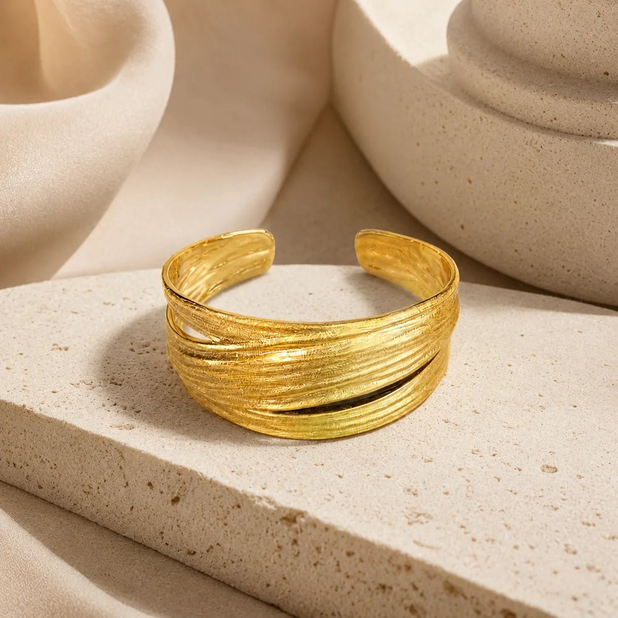Golden Drift Cuff - Voisson