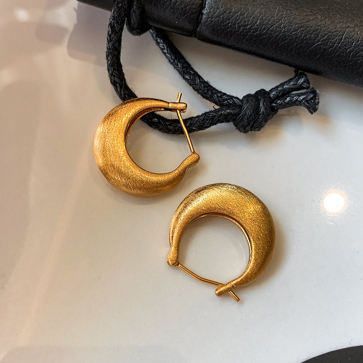 Lunar Trace Hoop Earrings - Voisson