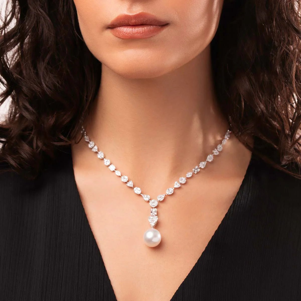 Luxe Solitaire Pearl Necklace - Voisson