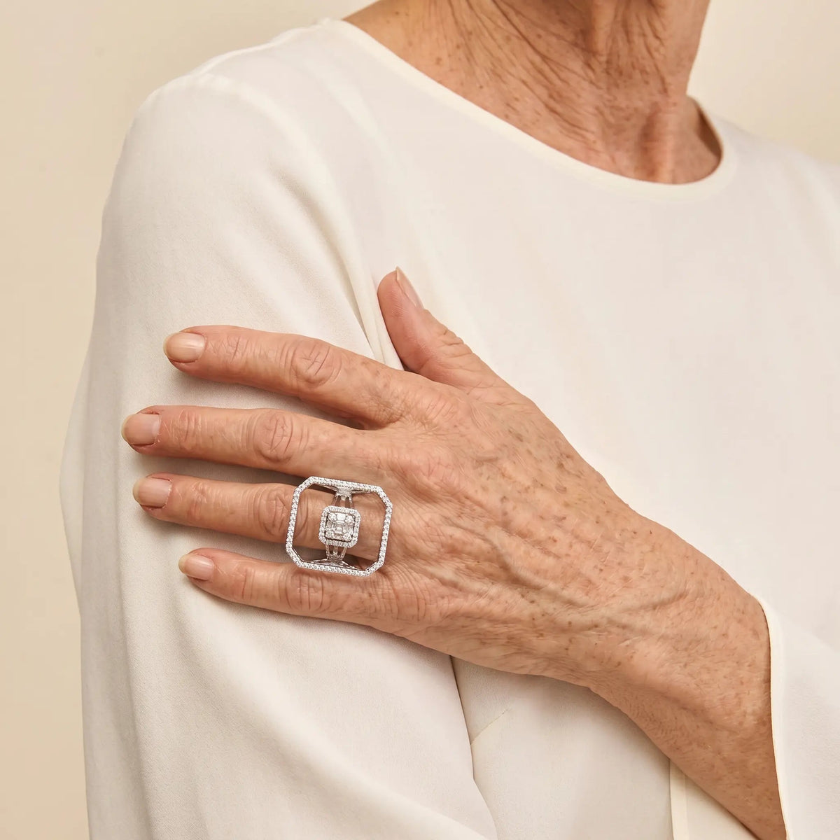 Modern Orbit Ring - Voisson