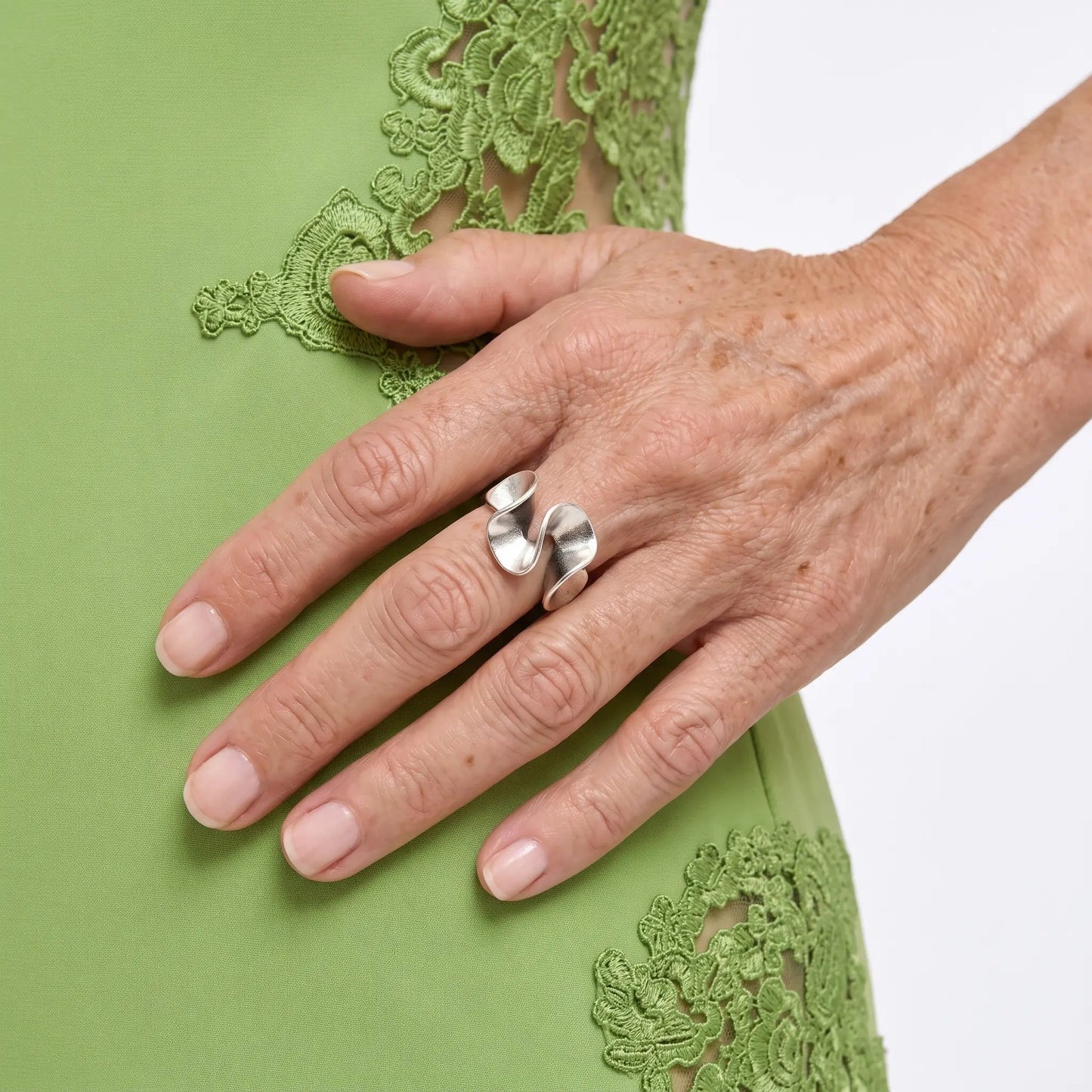 Modern Ribbon 925 Silver Ring - Voisson