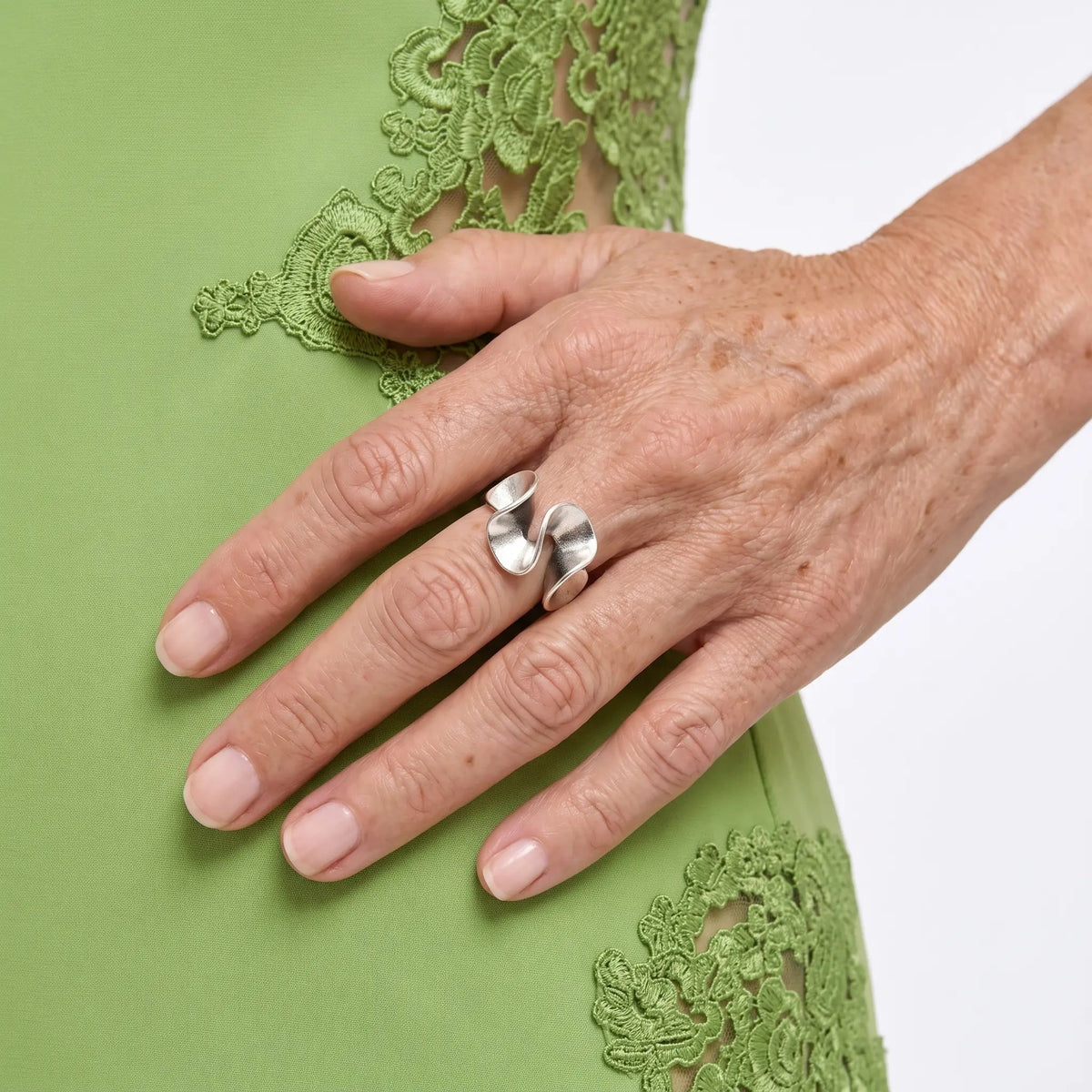 Modern Ribbon 925 Silver Ring - Voisson