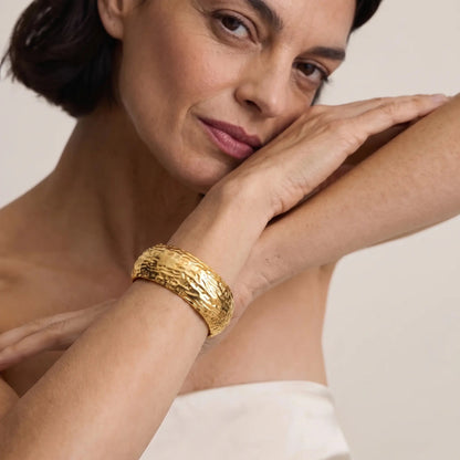 Molten Texture Cuff Bracelet - Voisson