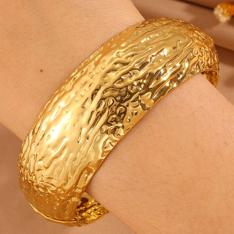 Molten Texture Cuff Bracelet - Voisson