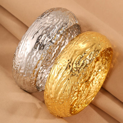 Molten Texture Cuff Bracelet - Voisson