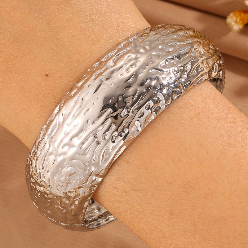 Molten Texture Cuff Bracelet - Voisson